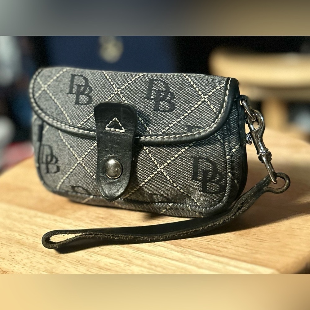 Dooney & Bourke Black Grey Silver Classic Jacquard Canvas Wristlet Walle…​